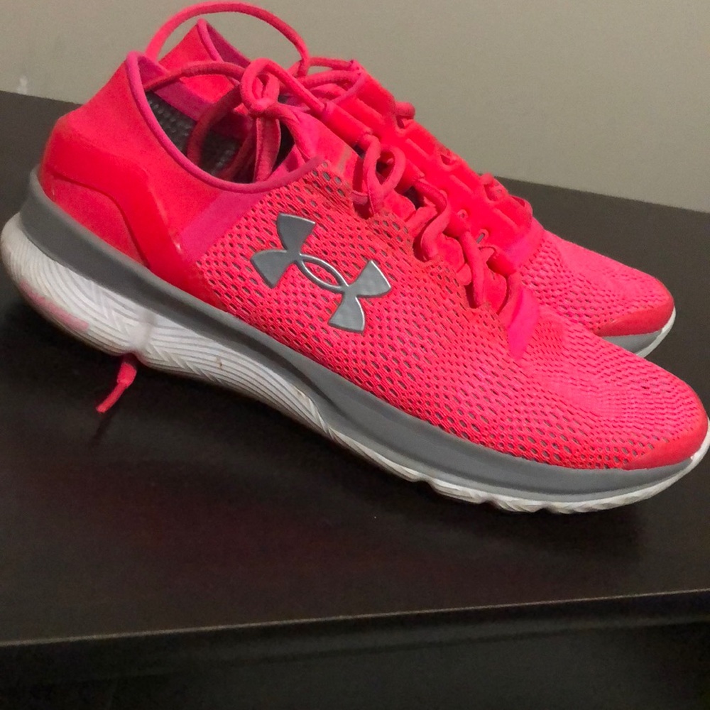 Womens 9.5 under Armour shoes